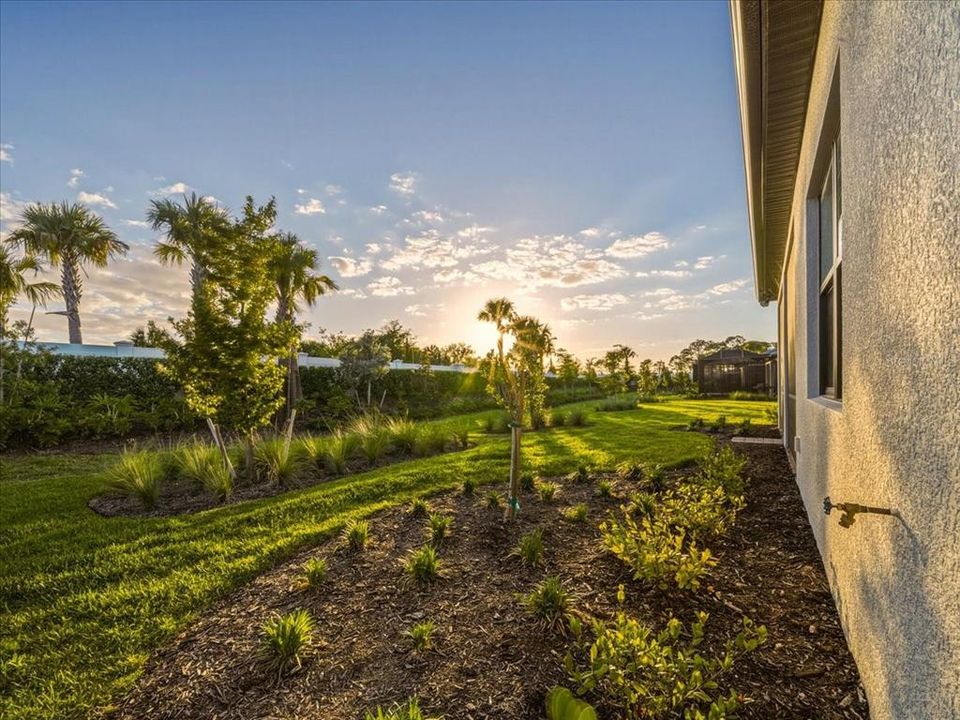 Activo con contrato: $695,000 (4 camas, 2 baños, 2056 Pies cuadrados)