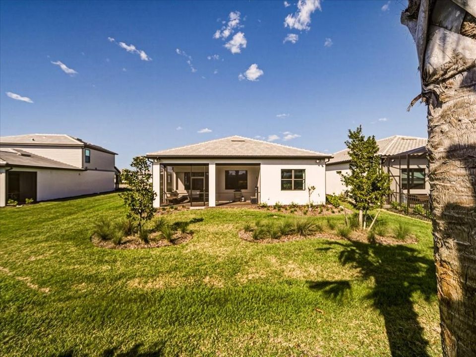 Activo con contrato: $695,000 (4 camas, 2 baños, 2056 Pies cuadrados)
