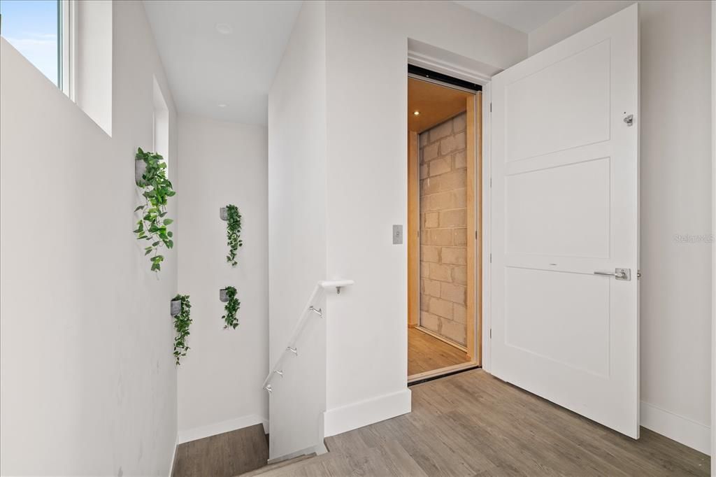 В аренду: $9,000 (3 спален, 3 ванн, 2420 Квадратных фут)