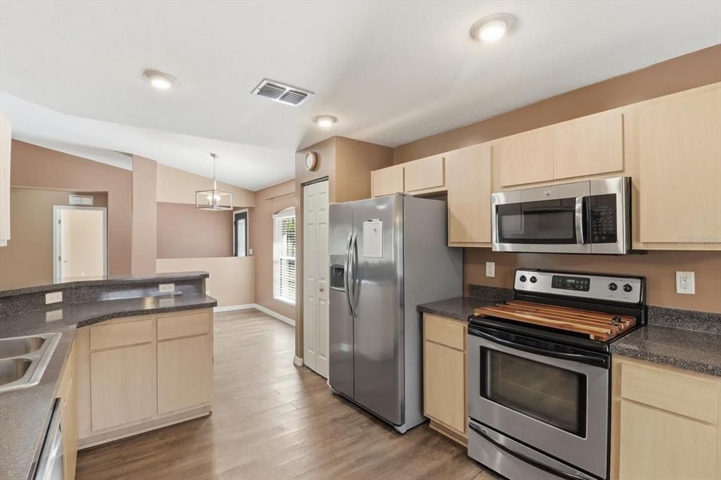 Active With Contract: $289,900 (4 beds, 2 baths, 1753 Square Feet)