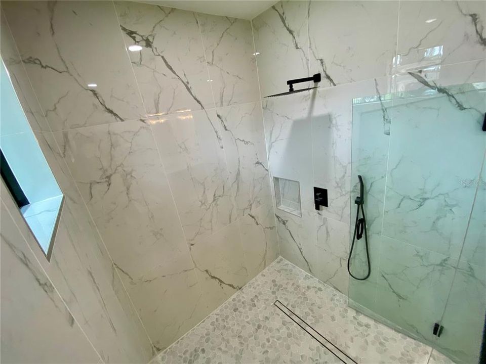 Activo con contrato: $395,000 (3 camas, 2 baños, 1744 Pies cuadrados)