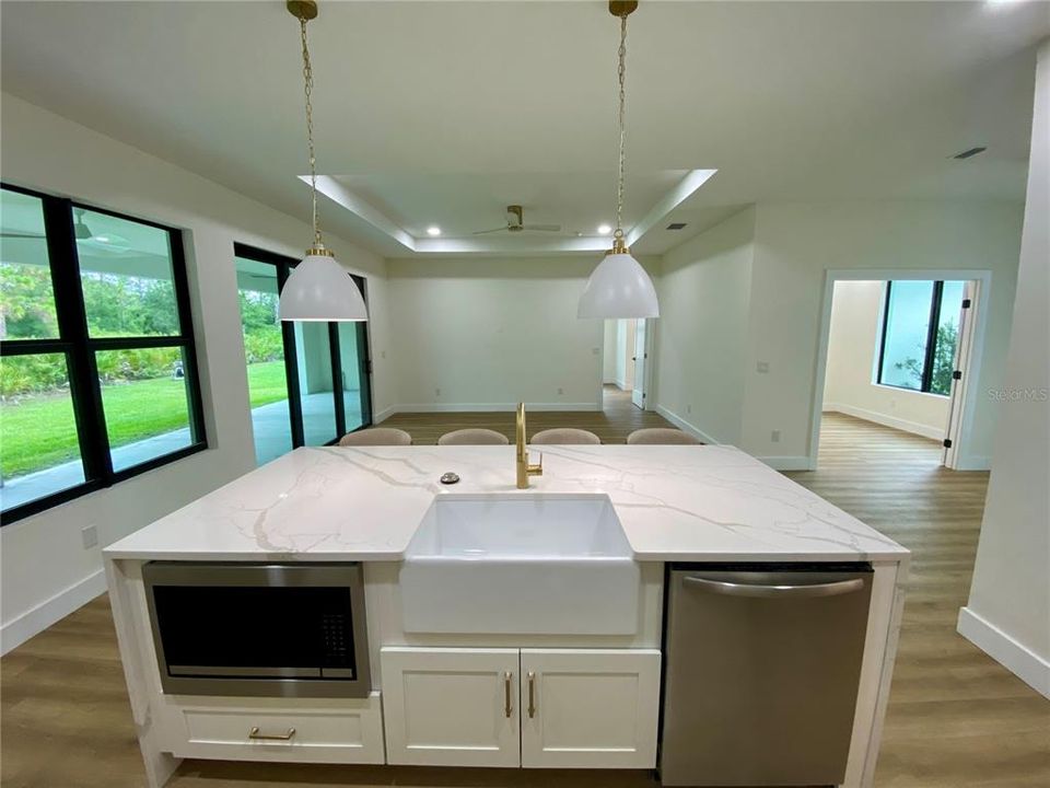 Activo con contrato: $395,000 (3 camas, 2 baños, 1744 Pies cuadrados)