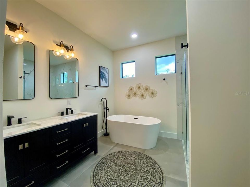 Activo con contrato: $395,000 (3 camas, 2 baños, 1744 Pies cuadrados)