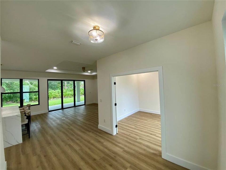 Activo con contrato: $395,000 (3 camas, 2 baños, 1744 Pies cuadrados)
