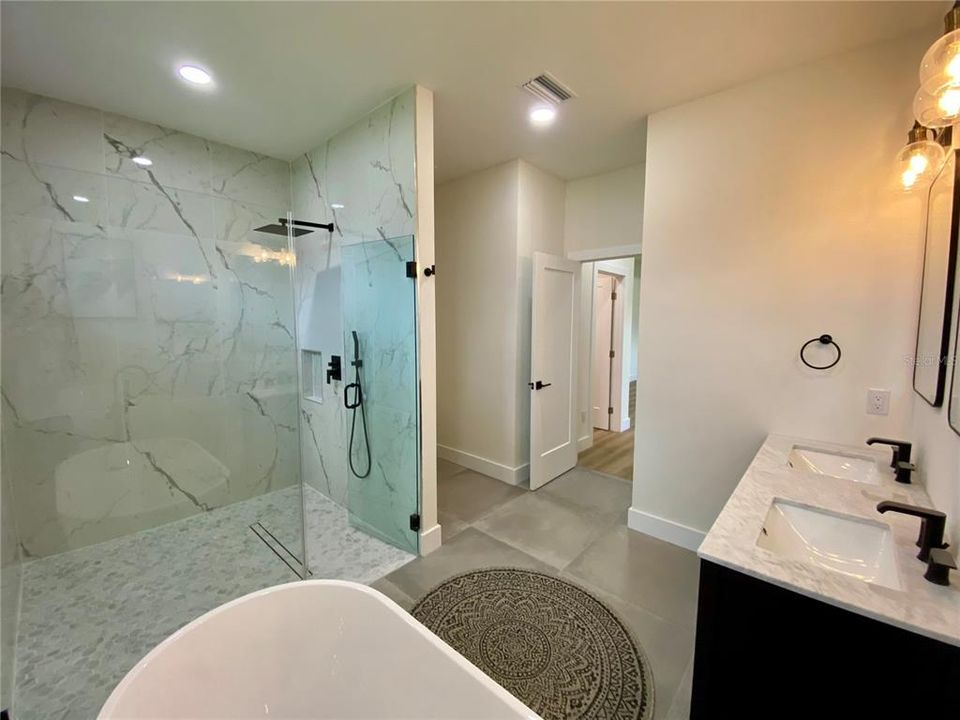Activo con contrato: $395,000 (3 camas, 2 baños, 1744 Pies cuadrados)