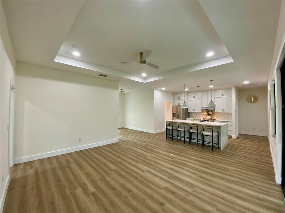 Activo con contrato: $395,000 (3 camas, 2 baños, 1744 Pies cuadrados)