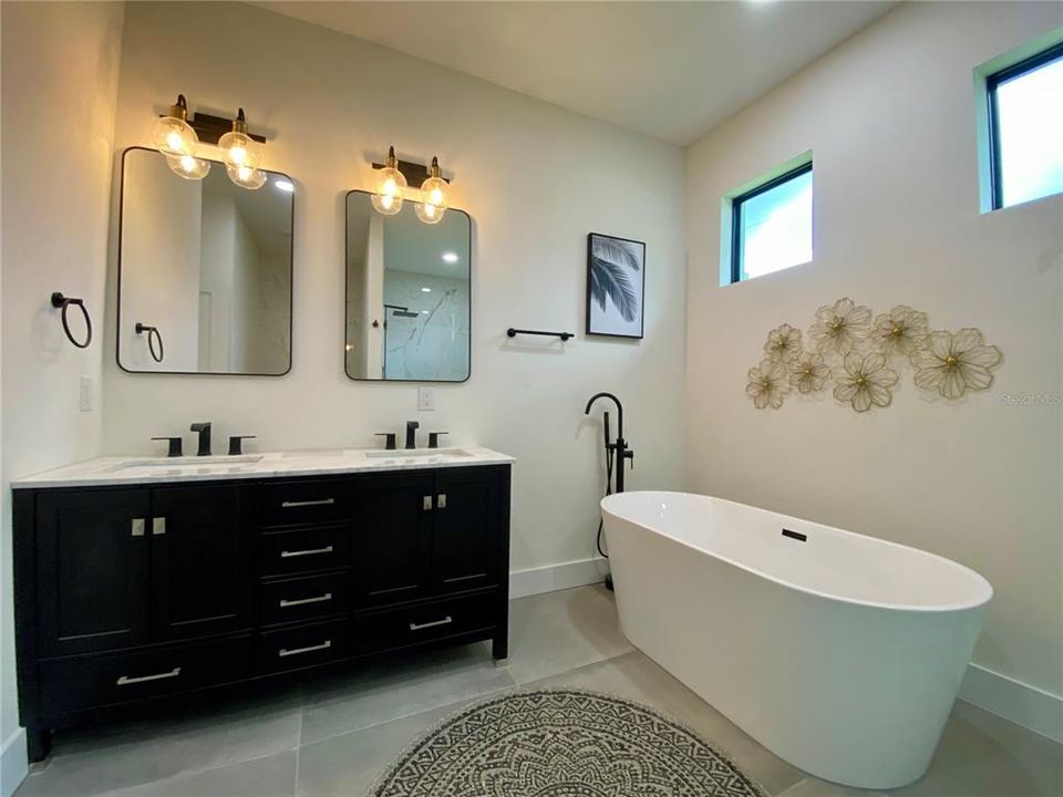 Activo con contrato: $395,000 (3 camas, 2 baños, 1744 Pies cuadrados)