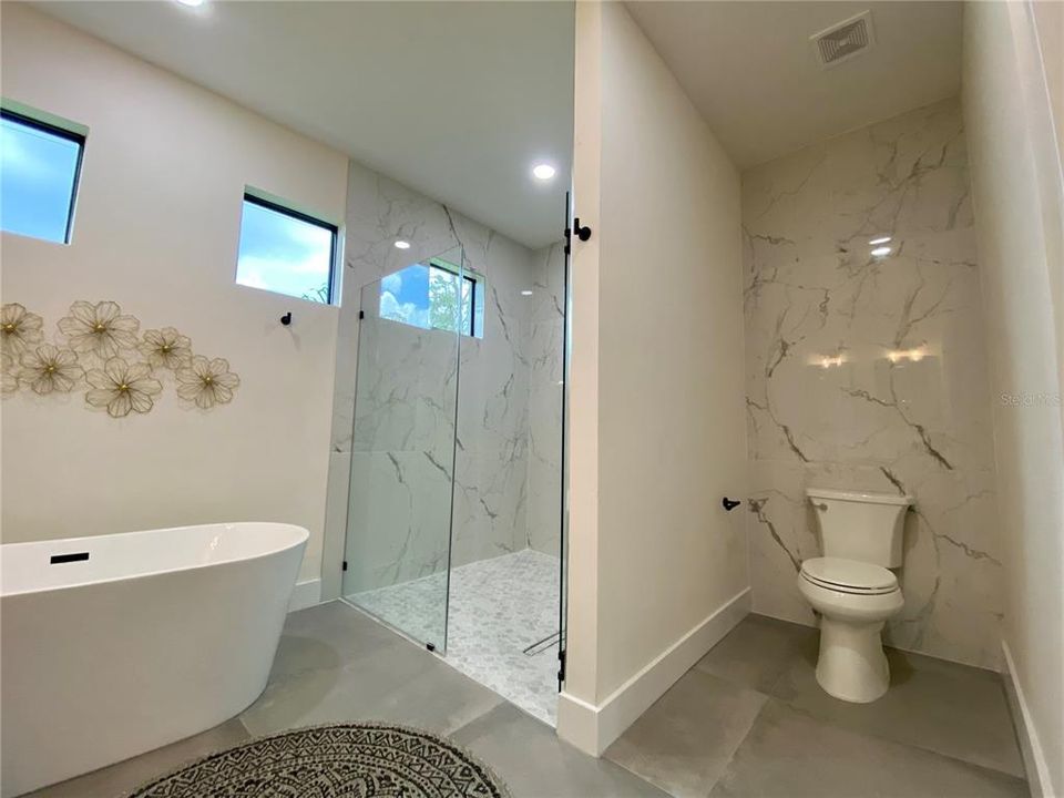 Activo con contrato: $395,000 (3 camas, 2 baños, 1744 Pies cuadrados)