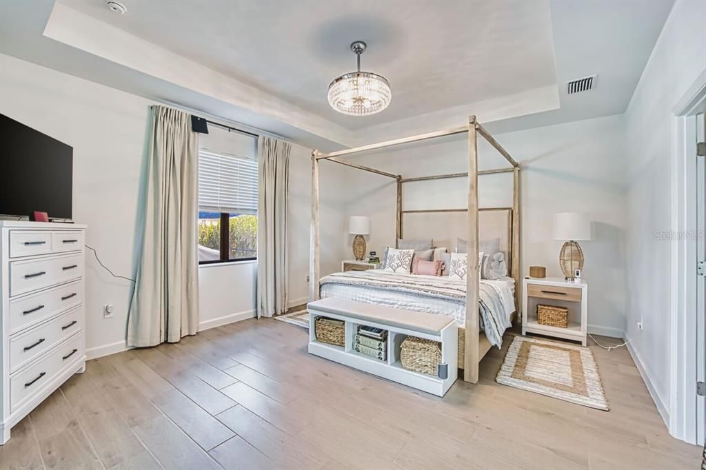 For Sale: $692,000 (3 beds, 3 baths, 2445 Square Feet)