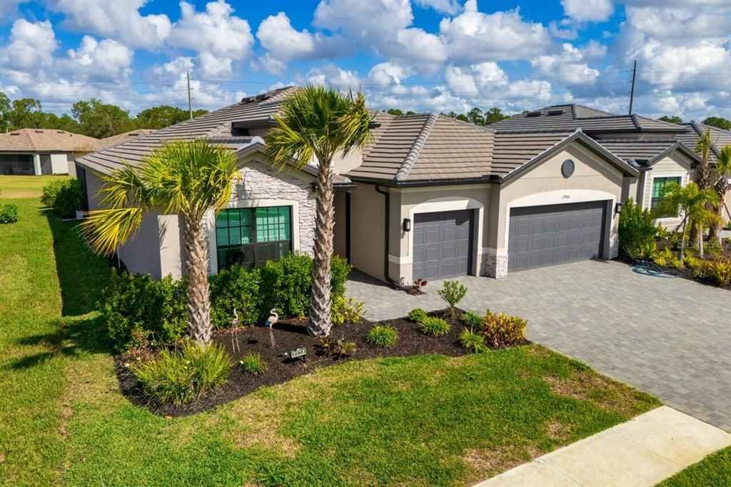 For Sale: $692,000 (3 beds, 3 baths, 2445 Square Feet)