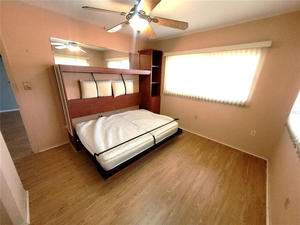 На продажу: $139,900 (2 спален, 1 ванн, 950 Квадратных фут)
