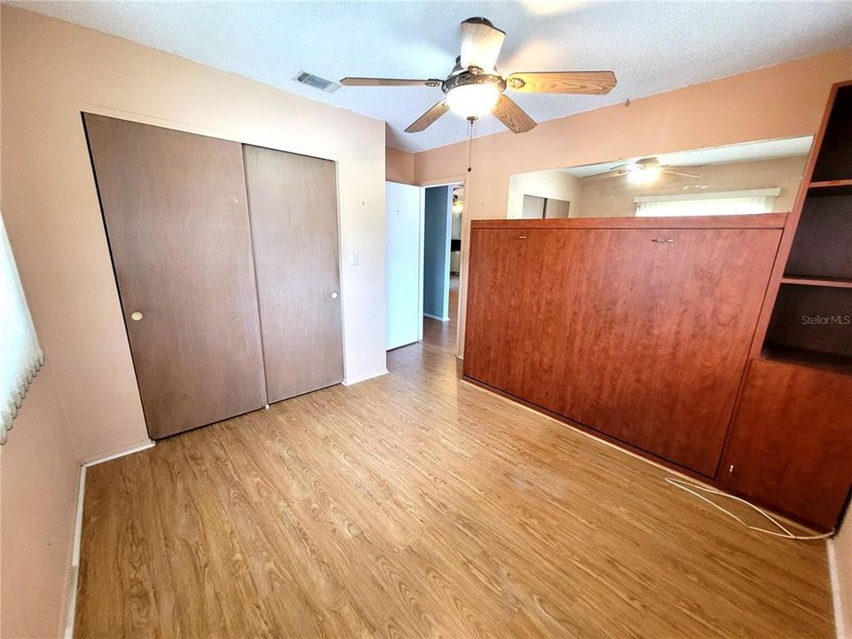 На продажу: $139,900 (2 спален, 1 ванн, 950 Квадратных фут)