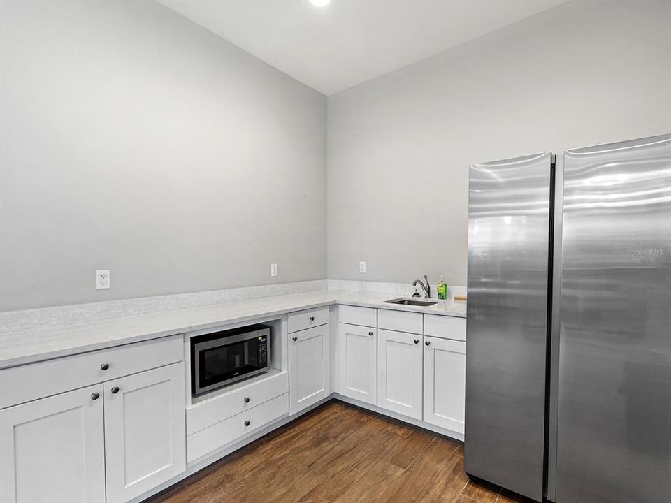 Activo con contrato: $779,000 (4 camas, 2 baños, 2333 Pies cuadrados)