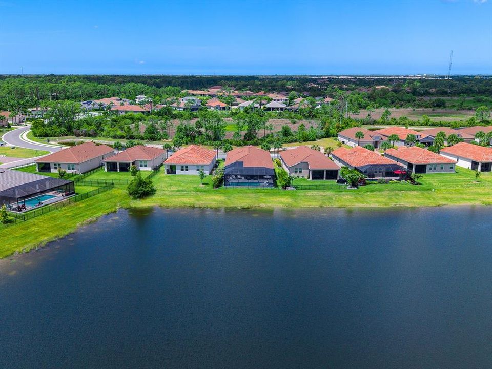 Activo con contrato: $779,000 (4 camas, 2 baños, 2333 Pies cuadrados)