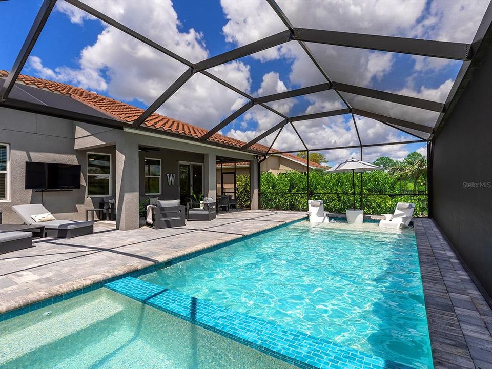 Activo con contrato: $779,000 (4 camas, 2 baños, 2333 Pies cuadrados)
