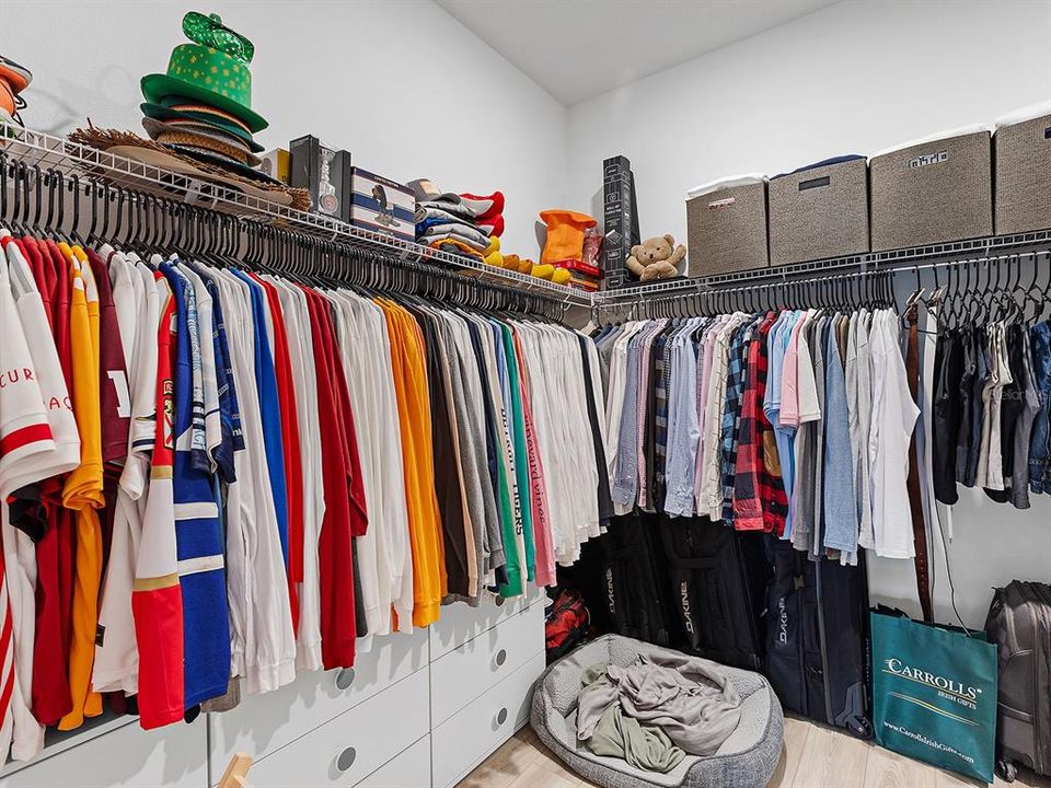 Activo con contrato: $779,000 (4 camas, 2 baños, 2333 Pies cuadrados)