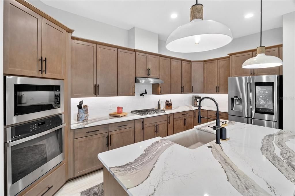 For Sale: $815,000 (4 beds, 3 baths, 2669 Square Feet)