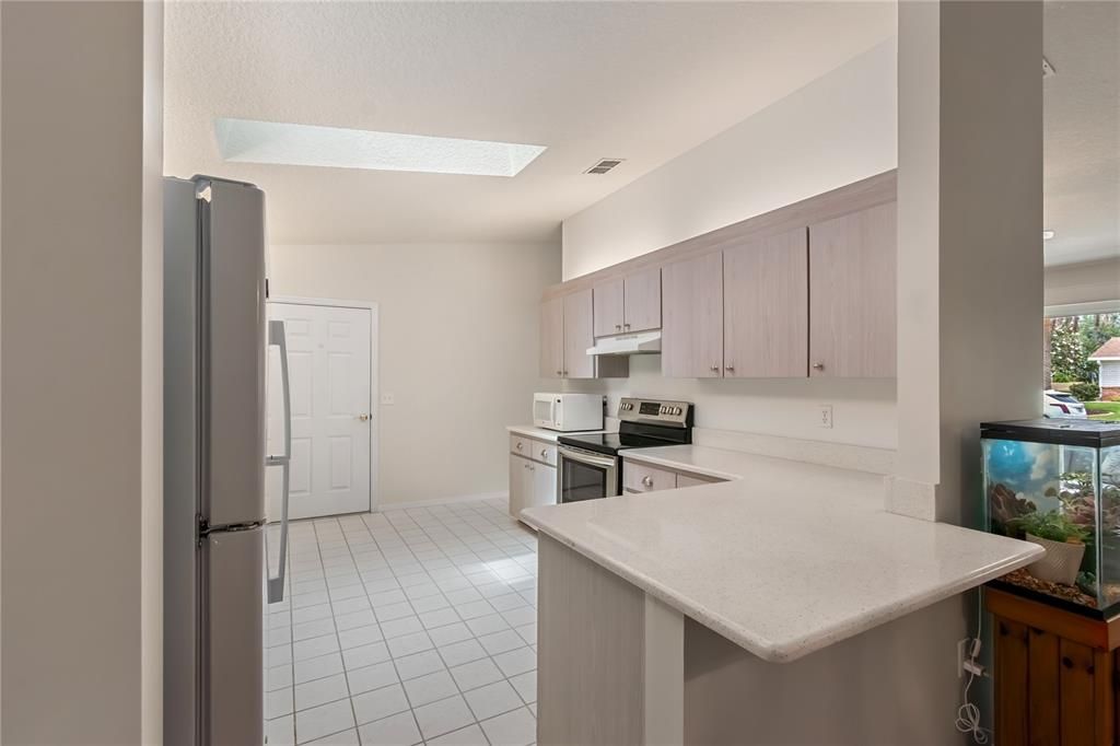 Active With Contract: $230,000 (2 beds, 2 baths, 1746 Square Feet)