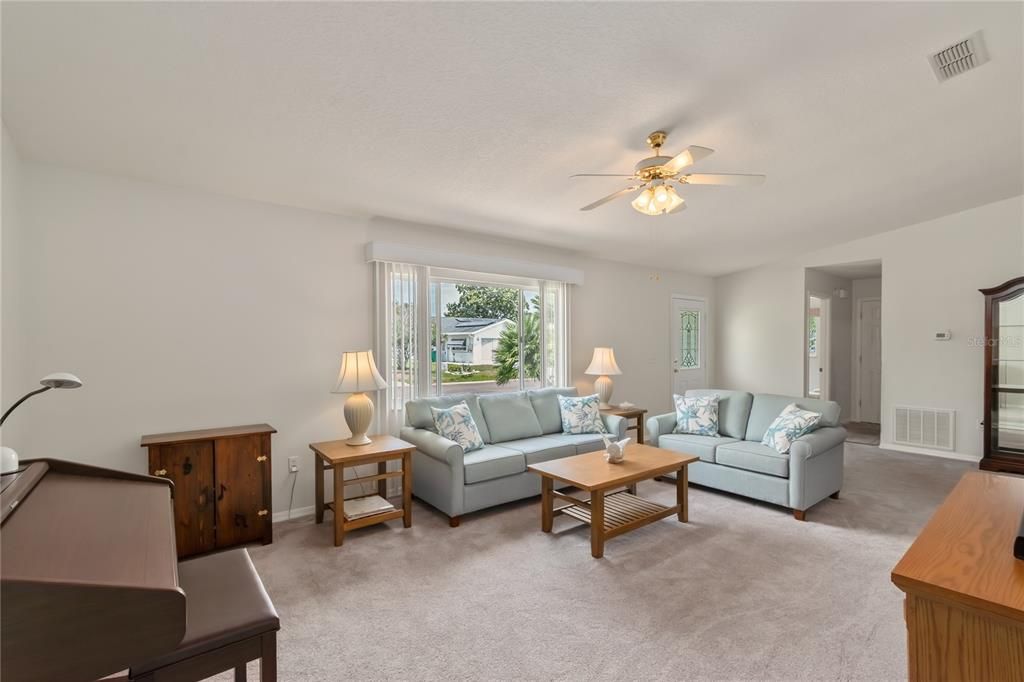 Active With Contract: $230,000 (2 beds, 2 baths, 1746 Square Feet)