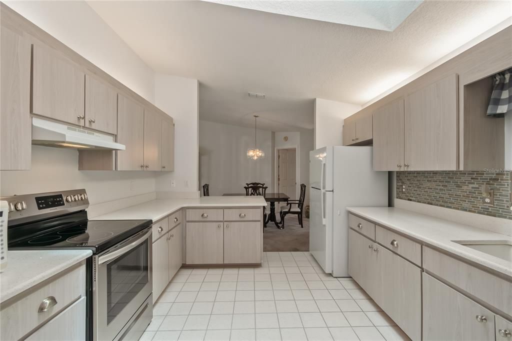 Active With Contract: $230,000 (2 beds, 2 baths, 1746 Square Feet)