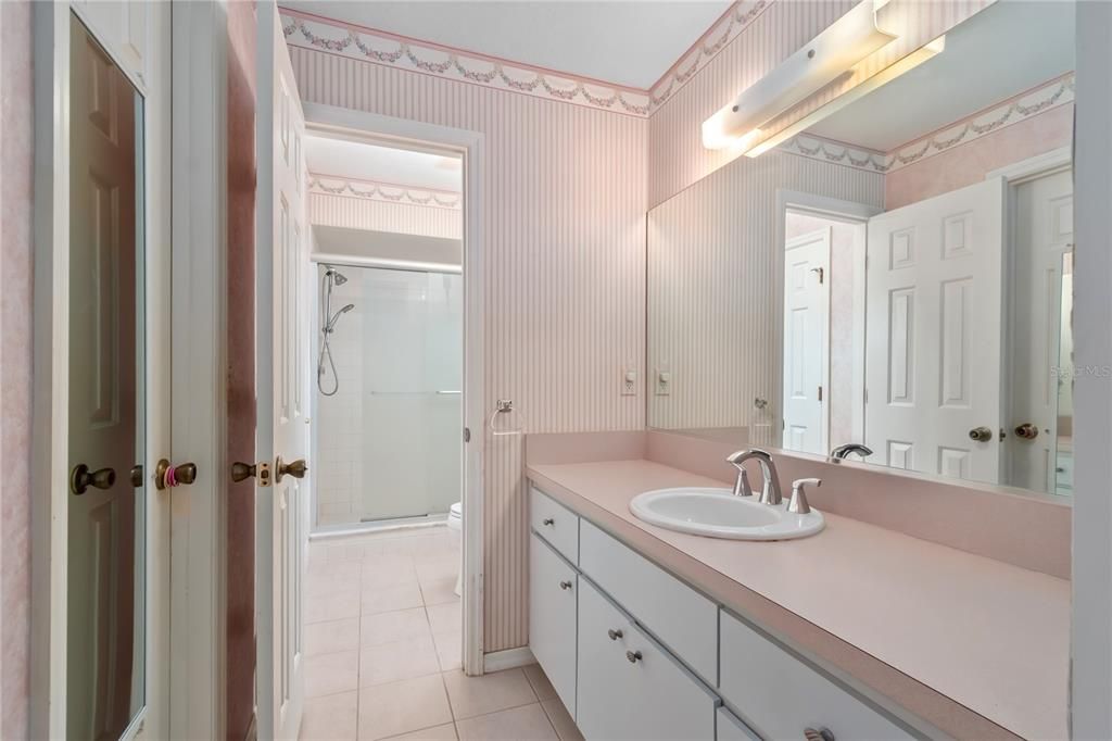 Active With Contract: $230,000 (2 beds, 2 baths, 1746 Square Feet)