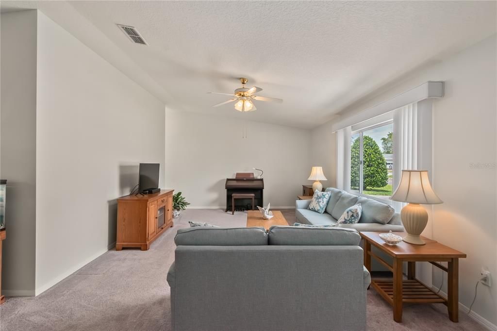 Active With Contract: $230,000 (2 beds, 2 baths, 1746 Square Feet)