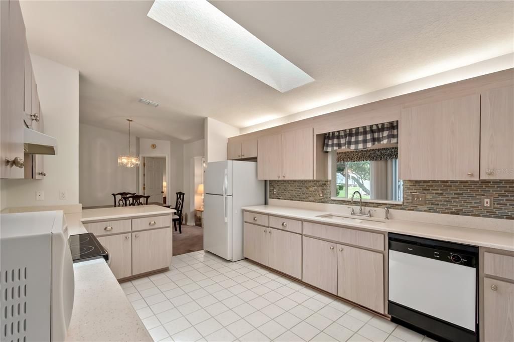 Active With Contract: $230,000 (2 beds, 2 baths, 1746 Square Feet)