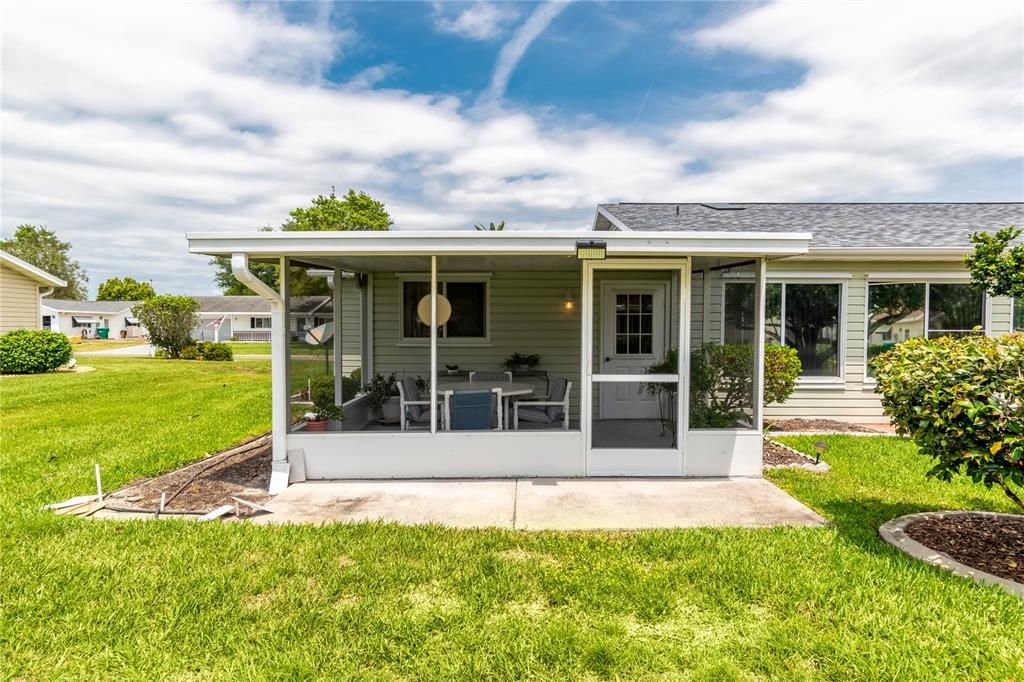 Active With Contract: $230,000 (2 beds, 2 baths, 1746 Square Feet)