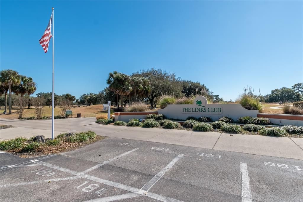 Active With Contract: $230,000 (2 beds, 2 baths, 1746 Square Feet)