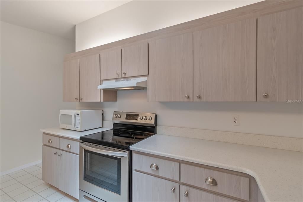 Active With Contract: $230,000 (2 beds, 2 baths, 1746 Square Feet)