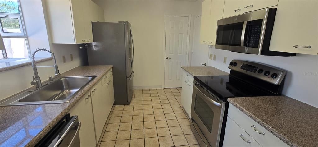 For Rent: $2,245 (2 beds, 2 baths, 1214 Square Feet)