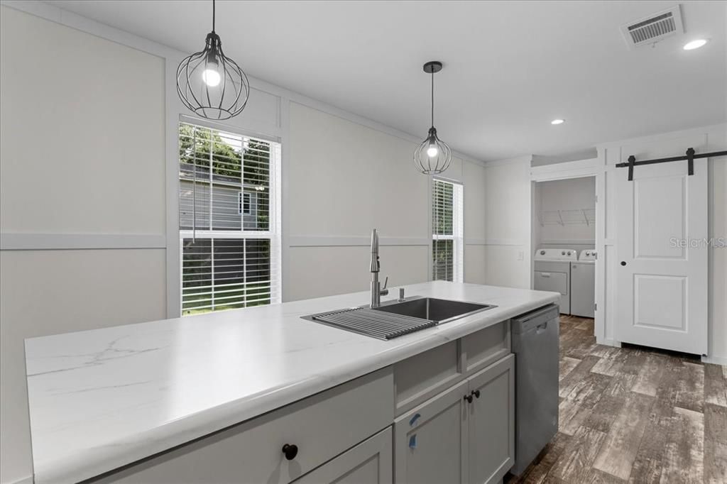 For Sale: $199,999 (3 beds, 2 baths, 1027 Square Feet)