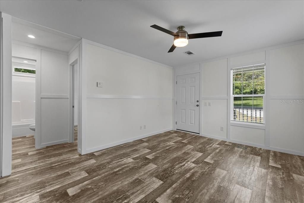 For Sale: $199,999 (3 beds, 2 baths, 1027 Square Feet)