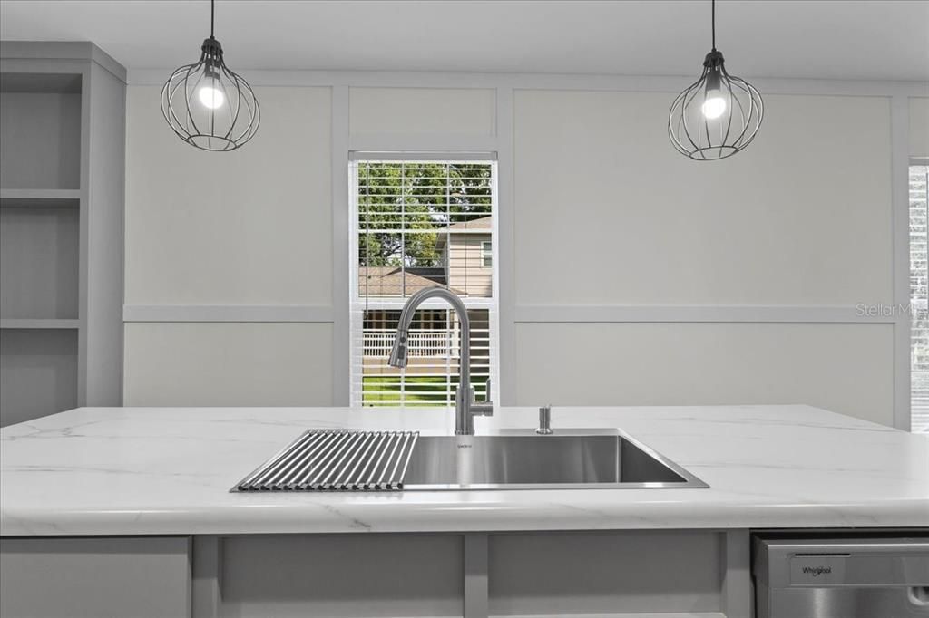 For Sale: $199,999 (3 beds, 2 baths, 1027 Square Feet)