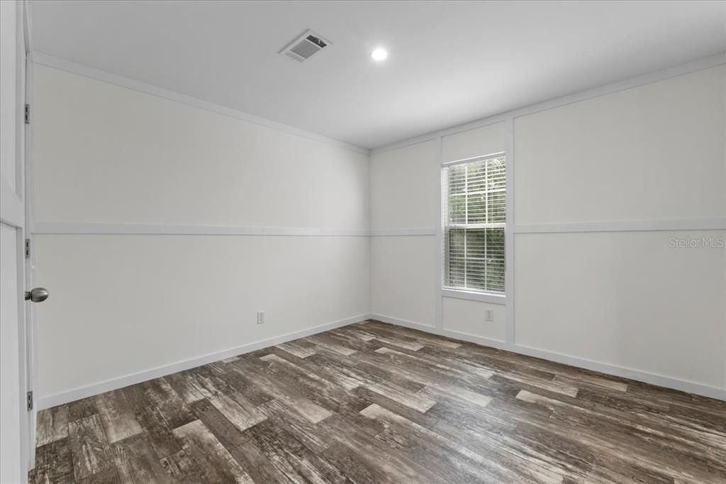 For Sale: $199,999 (3 beds, 2 baths, 1027 Square Feet)