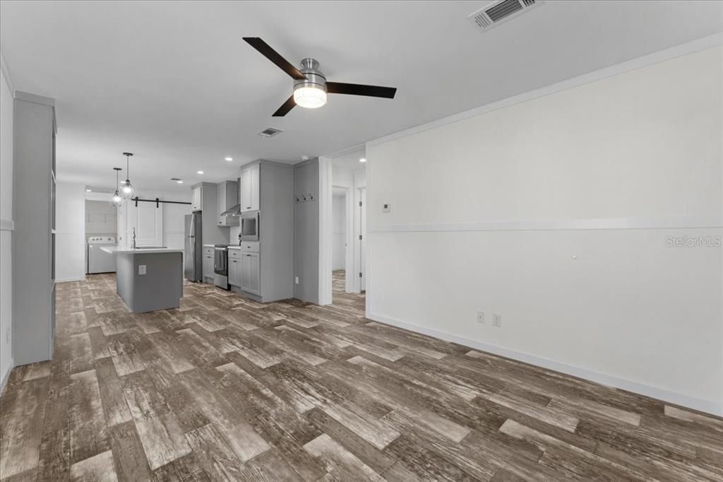 For Sale: $199,999 (3 beds, 2 baths, 1027 Square Feet)