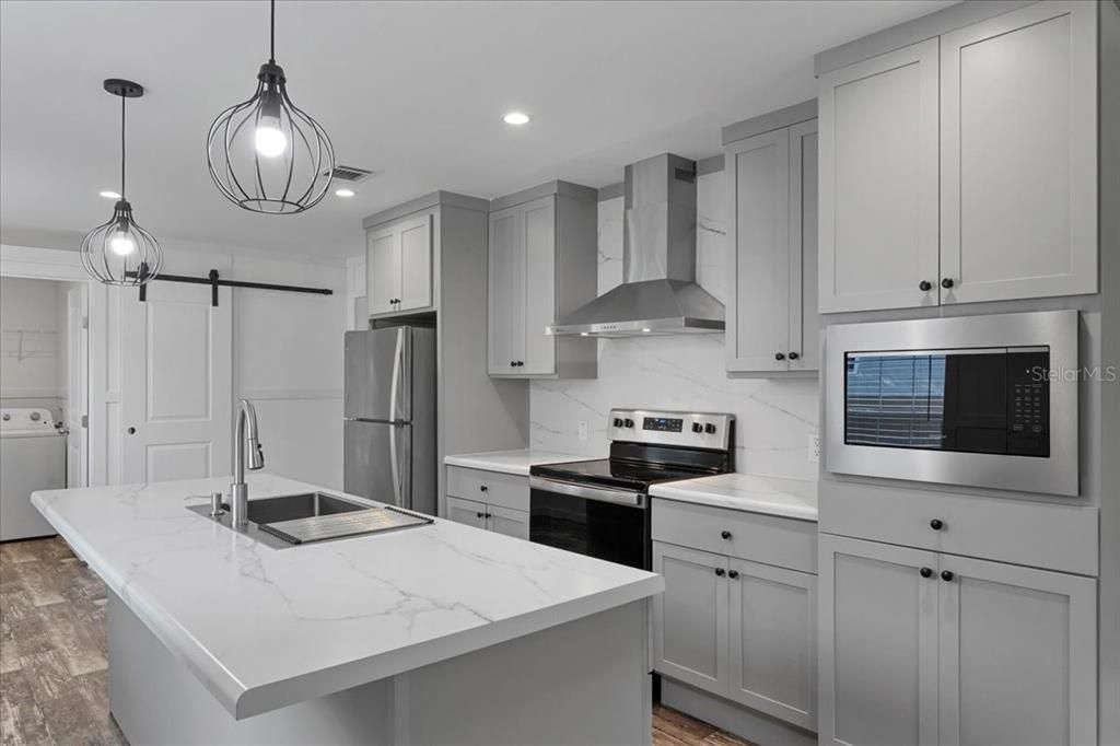 For Sale: $199,999 (3 beds, 2 baths, 1027 Square Feet)