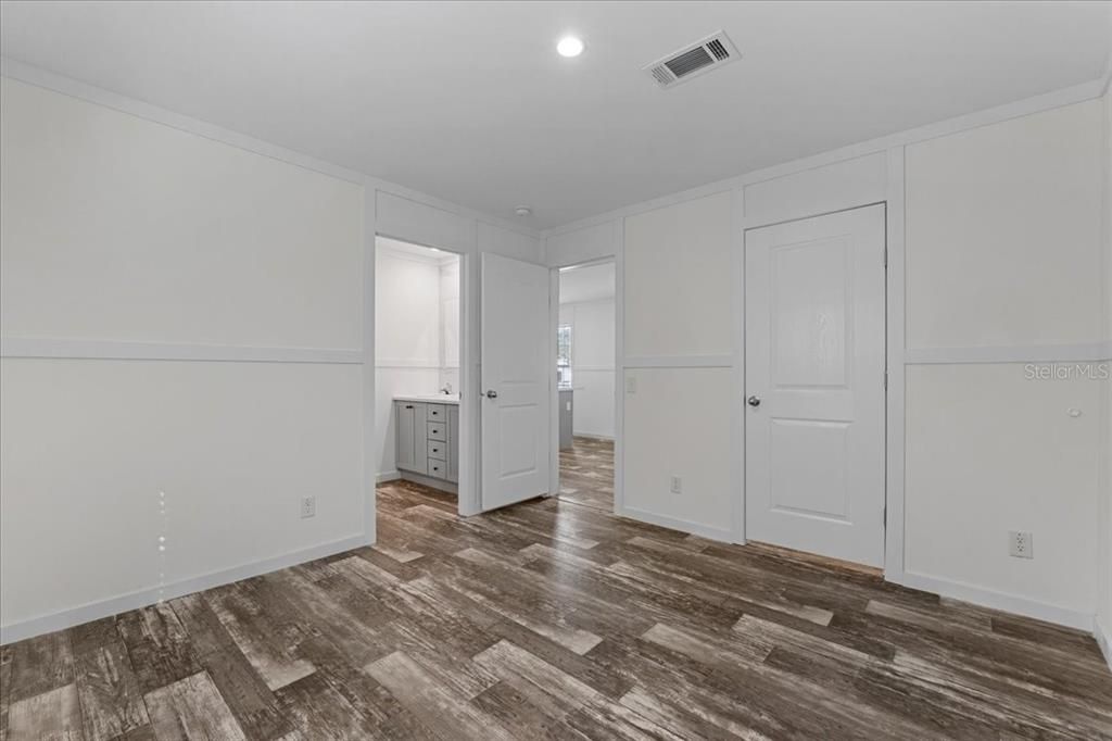 For Sale: $199,999 (3 beds, 2 baths, 1027 Square Feet)
