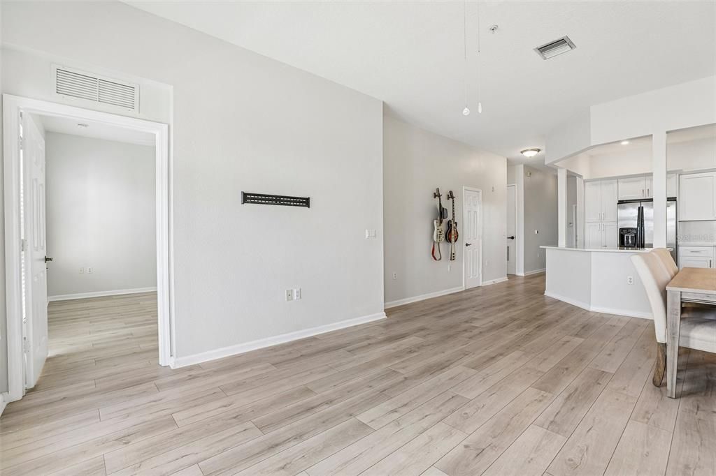 For Sale: $610,000 (3 beds, 2 baths, 1307 Square Feet)