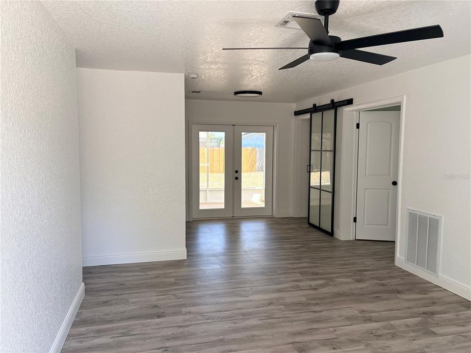 Activo con contrato: $234,900 (3 camas, 2 baños, 1032 Pies cuadrados)