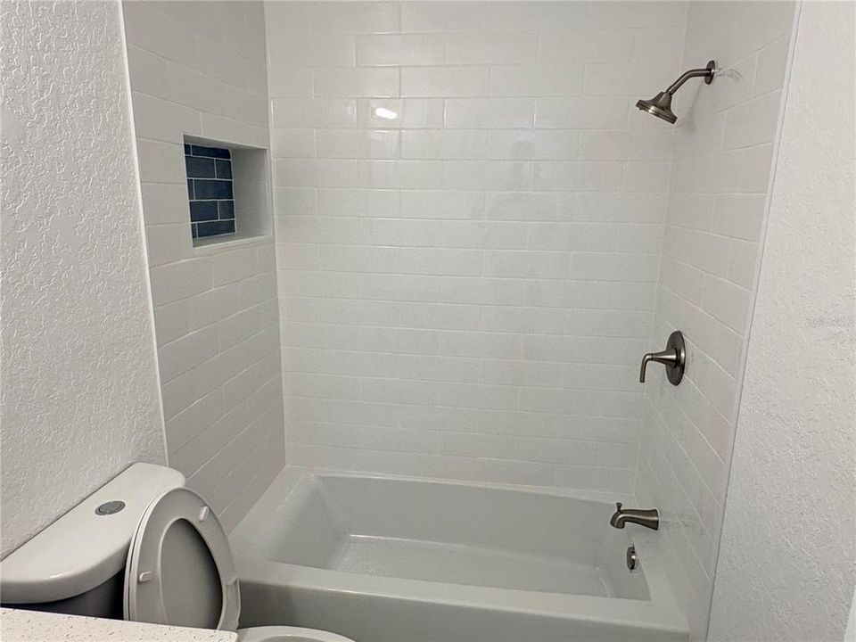 Activo con contrato: $234,900 (3 camas, 2 baños, 1032 Pies cuadrados)