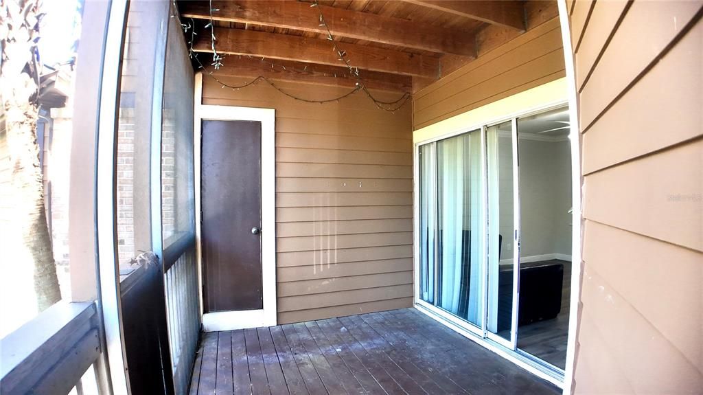 Active With Contract: $1,750 (2 beds, 2 baths, 1110 Square Feet)