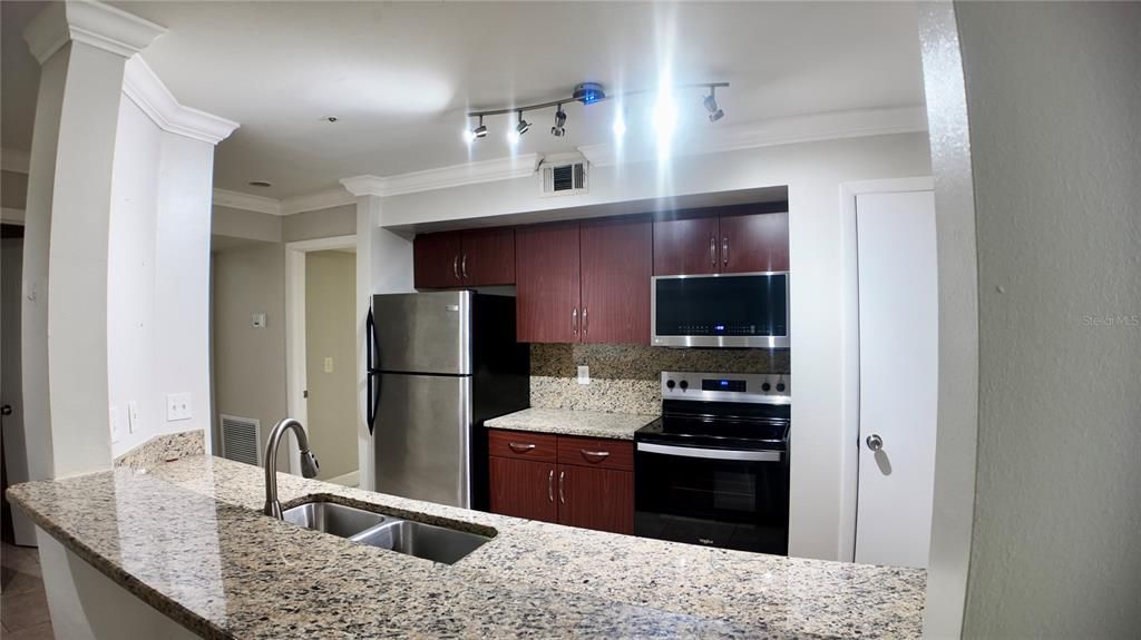 Active With Contract: $1,750 (2 beds, 2 baths, 1110 Square Feet)