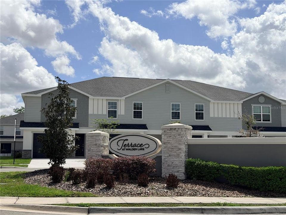 For Rent: $2,100 (3 beds, 2 baths, 1726 Square Feet)