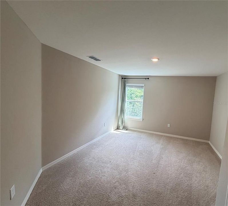 For Rent: $2,100 (3 beds, 2 baths, 1726 Square Feet)