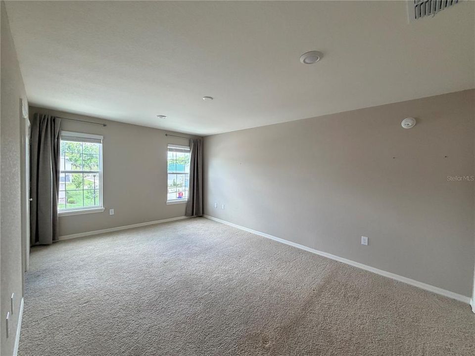 For Rent: $2,100 (3 beds, 2 baths, 1726 Square Feet)