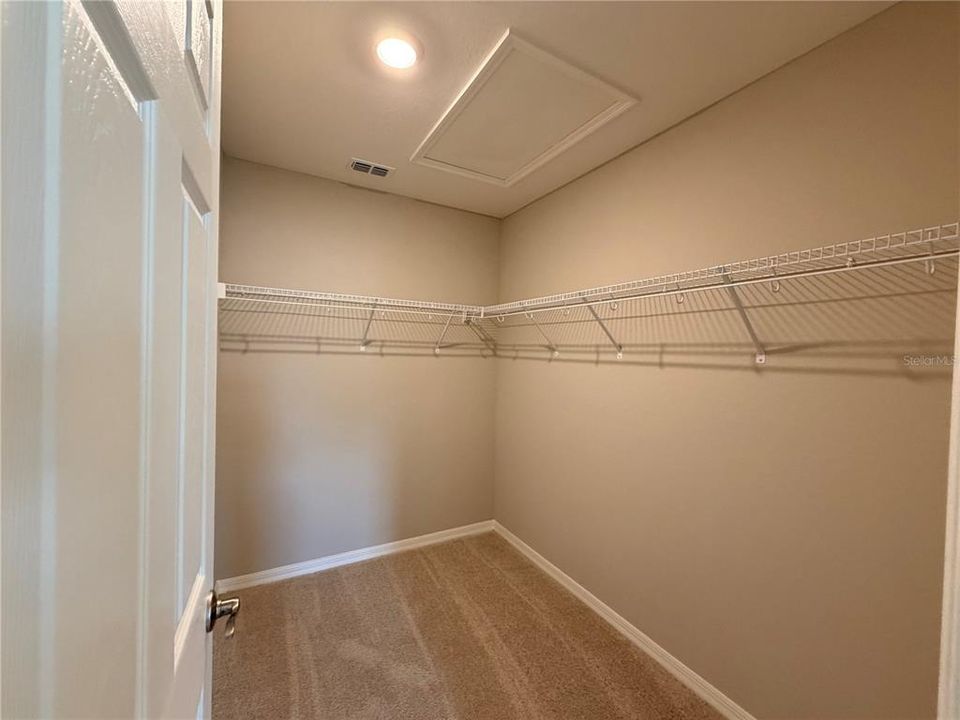 For Rent: $2,100 (3 beds, 2 baths, 1726 Square Feet)