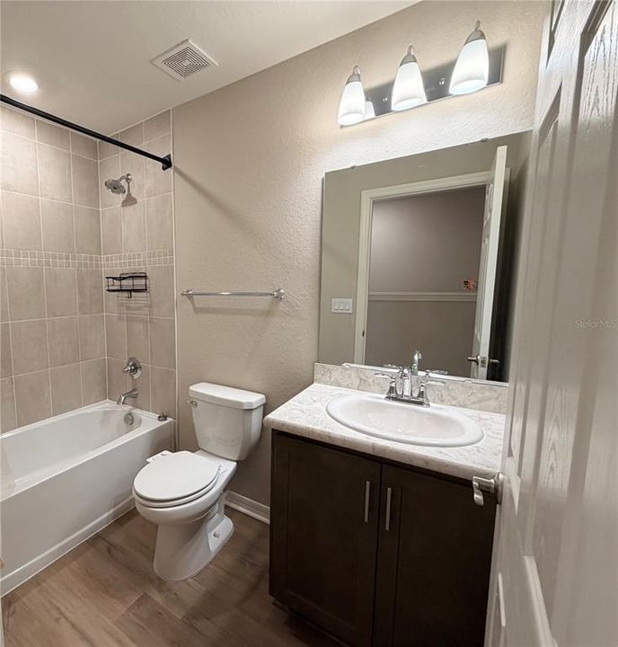 For Rent: $2,100 (3 beds, 2 baths, 1726 Square Feet)