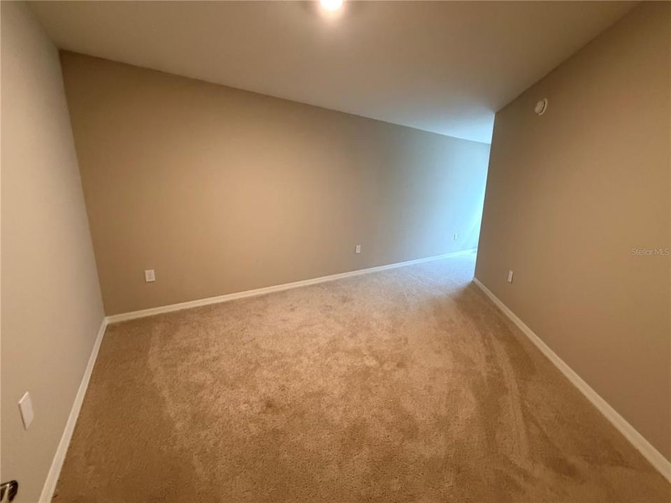 For Rent: $2,100 (3 beds, 2 baths, 1726 Square Feet)