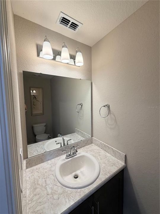 For Rent: $2,100 (3 beds, 2 baths, 1726 Square Feet)